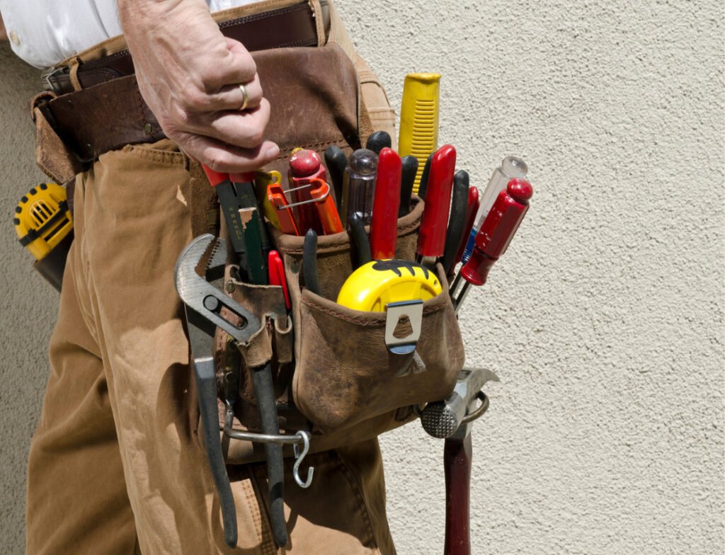 handyman-with-his-tools